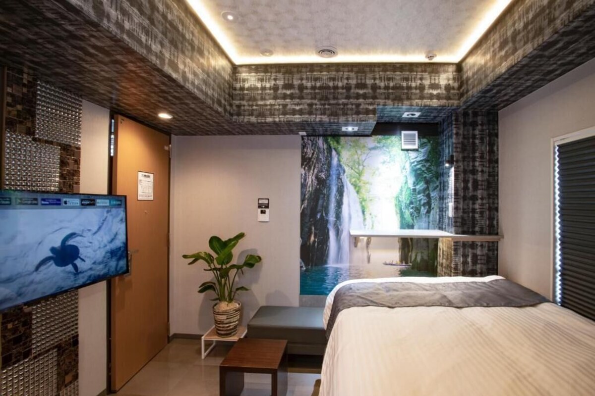 Espacio para trabajar con laptop y wifi gratis 