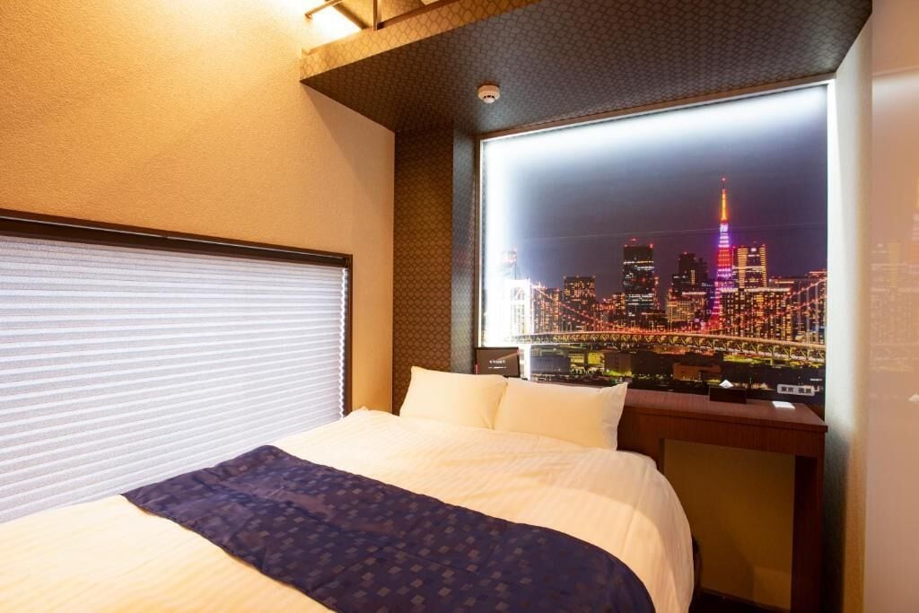 Quarto triplo, várias camas, para não fumantes, vista para a cidade | Espaço de trabalho para notebook, Wi-Fi de cortesia