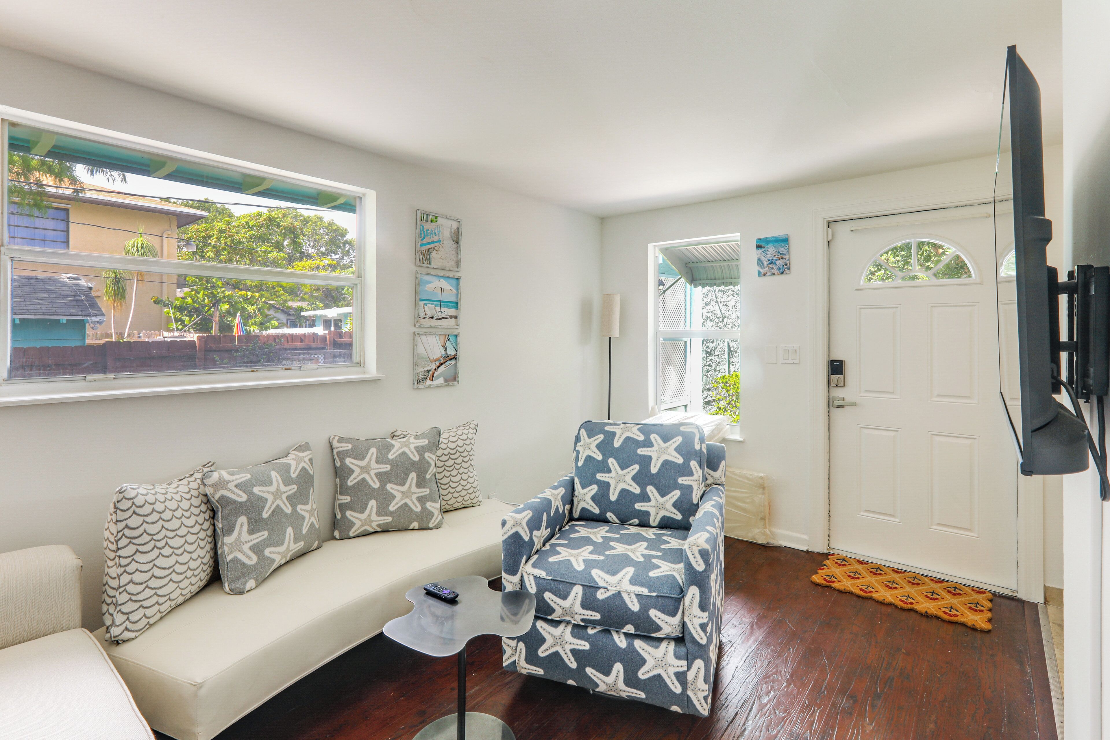 Walkable Dtwn Spot! Bright Bungalow Near Beach - Boynton Beach, FL
