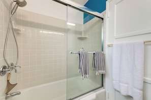 Bathroom - Walkable Neighborhood! Convenient Culver City Apt (Los Angeles)