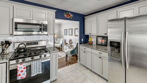 Coffee/tea maker, fridge, microwave, stovetop - Dockside Little Egg Harbor Getaway Near LBI! (Little Egg Harbor Township)