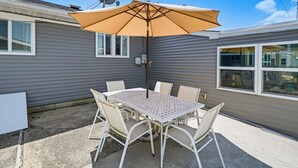Outdoor dining - Dockside Little Egg Harbor Getaway Near LBI! (Little Egg Harbor Township)