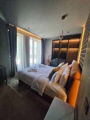 4 bedrooms, iron/ironing board, WiFi