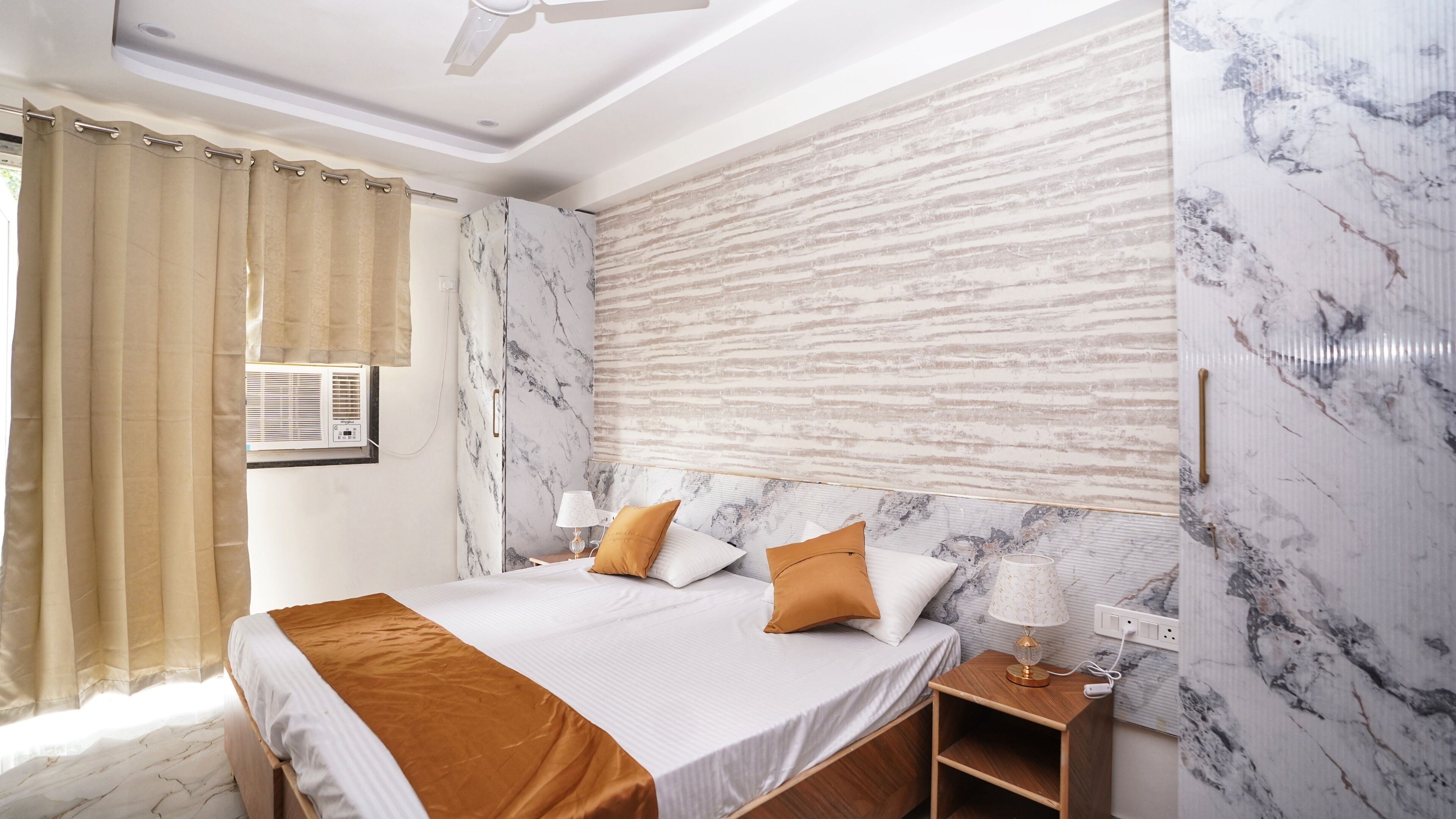 Shared Dormitory | Meja, ruang kerja komputer riba, Wi-fi percuma 