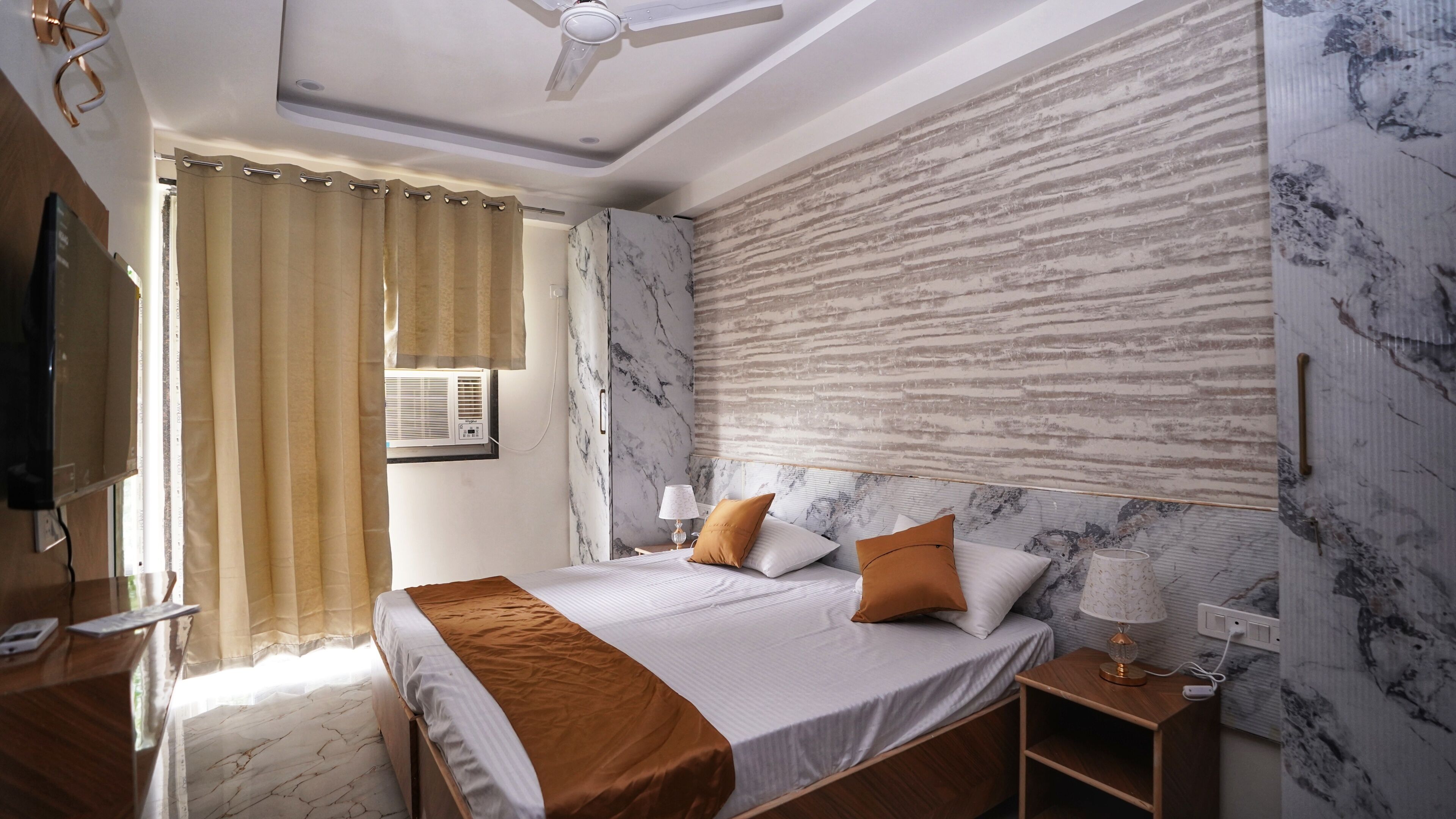 Shared Dormitory | Meja, ruang kerja komputer riba, Wi-fi percuma 