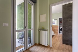 Interior - A bright, modern apartment, recently renovated with high-quality finishes and perfect for accommodating up to four people. The property is located in an elegant neighborhood in the heart of Turin, just 500 meters from Porta Nuova Station—offering direc (Turin)