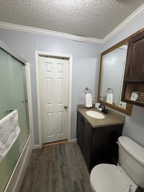 Hair dryer, bidet, towels, soap - Perfect for larger families, plenty of space.
 4 bedrooms 
 3 full bathrooms (Lake Charles)