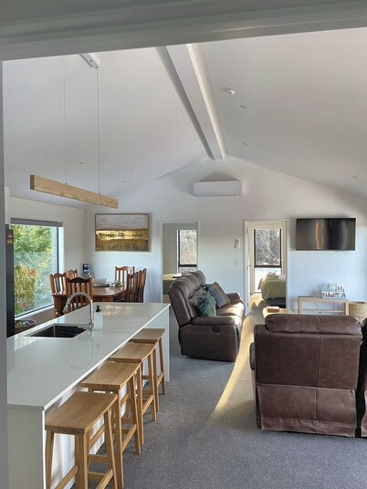 Modern alpine bach | Warm, private, mountain views