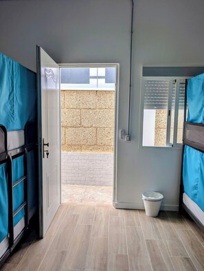 Shared Dormitory, Mixed Dorm, Shared Bathroom | Bathroom - Adeje Nest Hostel (Costa Adeje)