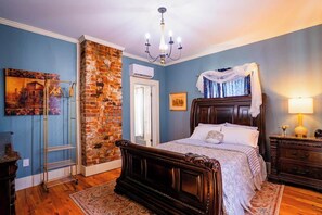 Room - Luxury Historic Suite w/ Private Bath (Maryville)