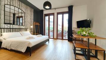Deluxe-Zimmer, Balkon | Schallisolierte Zimmer, Bügeleisen/Bügelbrett