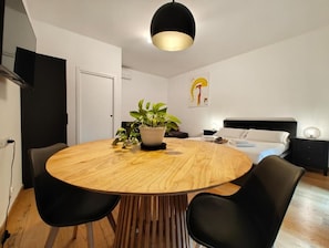 ห้องดีลักซ์ดับเบิล, ระเบียง | ร้านอาหาร