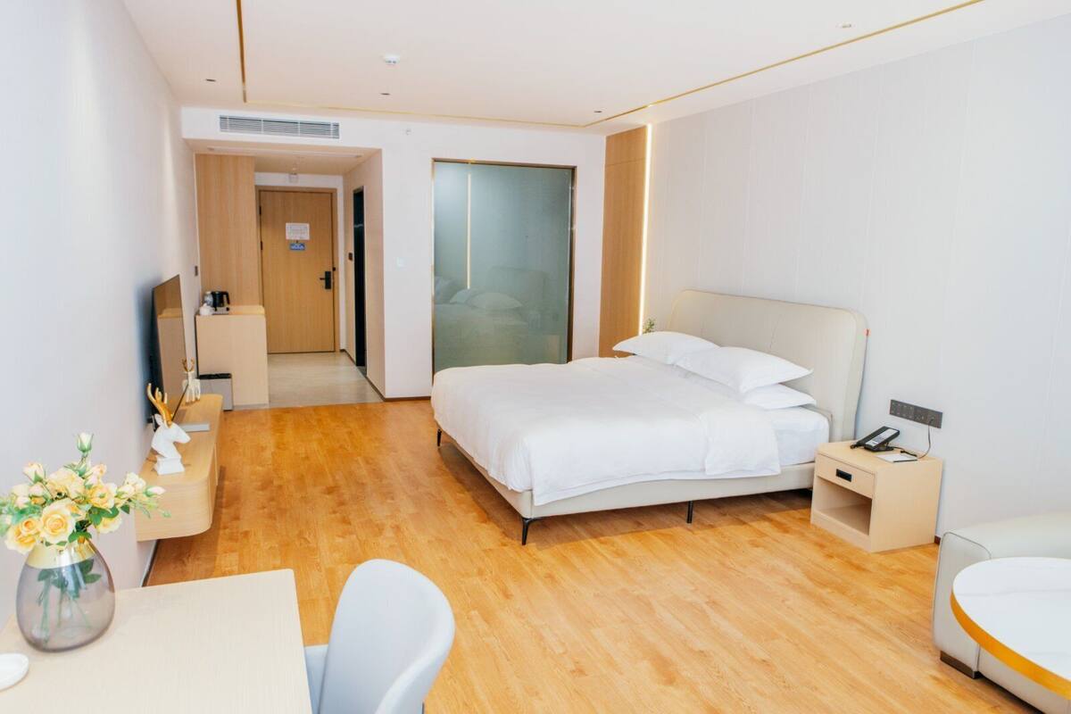 ห้องบิสซิเนสซิงเกิล, เตียงคิงไซส์ 1 เตียง, สูบบุหรี่ได้ | ตู้นิรภัยในห้องพัก, โต๊ะทำงาน, พื้นที่ทำงานแบบใช้แล็ปท็อป