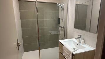 Standard-Doppelzimmer | Badezimmer
