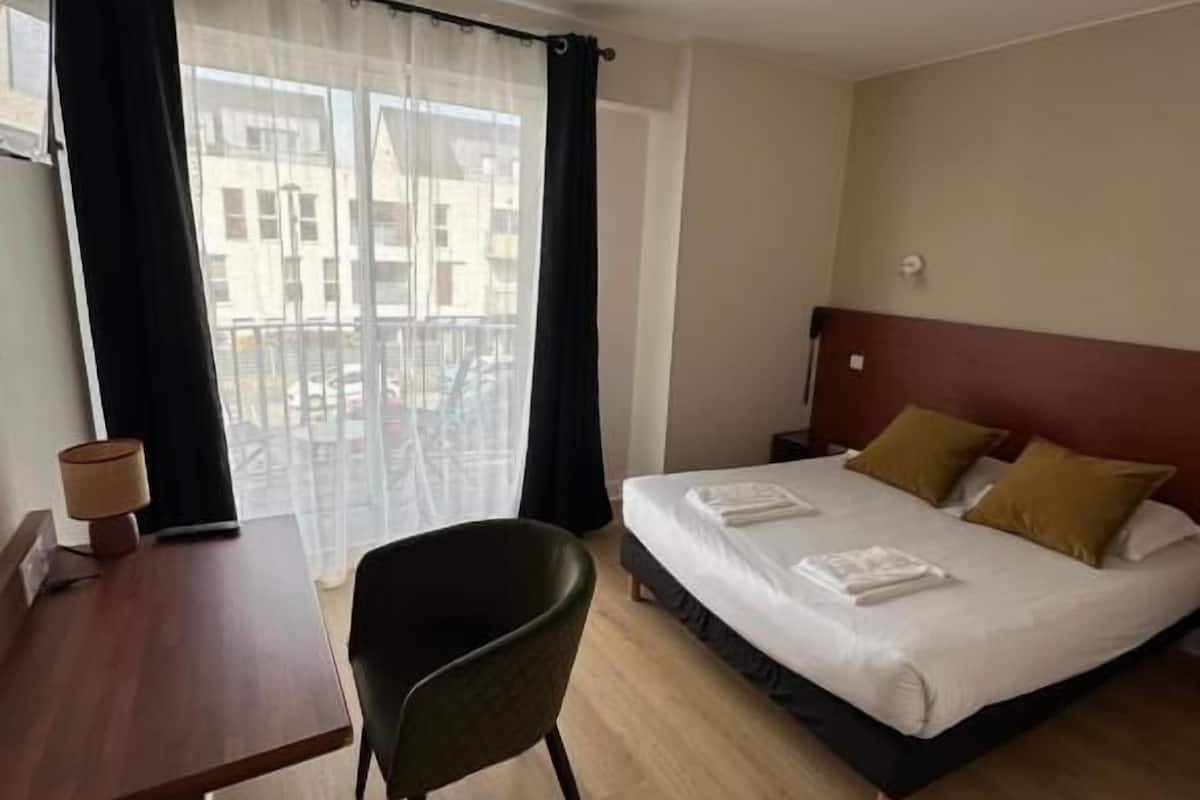 Comfort Double Room, Balcony, City View | Blackout drapes, WiFi (free)