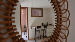 Interior - Cozy Calade - Quiet, Self-Contained Studio with a Terrace - Downtown (Villefranche-sur-Saône)