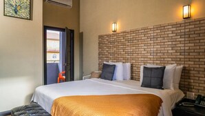 1 bedroom, iron/ironing board, WiFi, bed sheets - Shelbees Suites - Garden Suite 202 (Cornelia Ida)