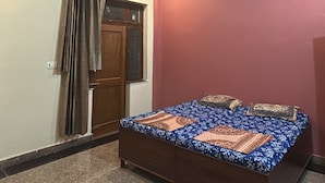 Basic Twin Room, Balcony | Free WiFi - Buransh Social (Vikasnagar)