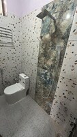 Deluxe Double or Twin Room, Balcony | Bathroom