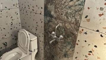 Basic Twin Room, Balcony | Bathroom