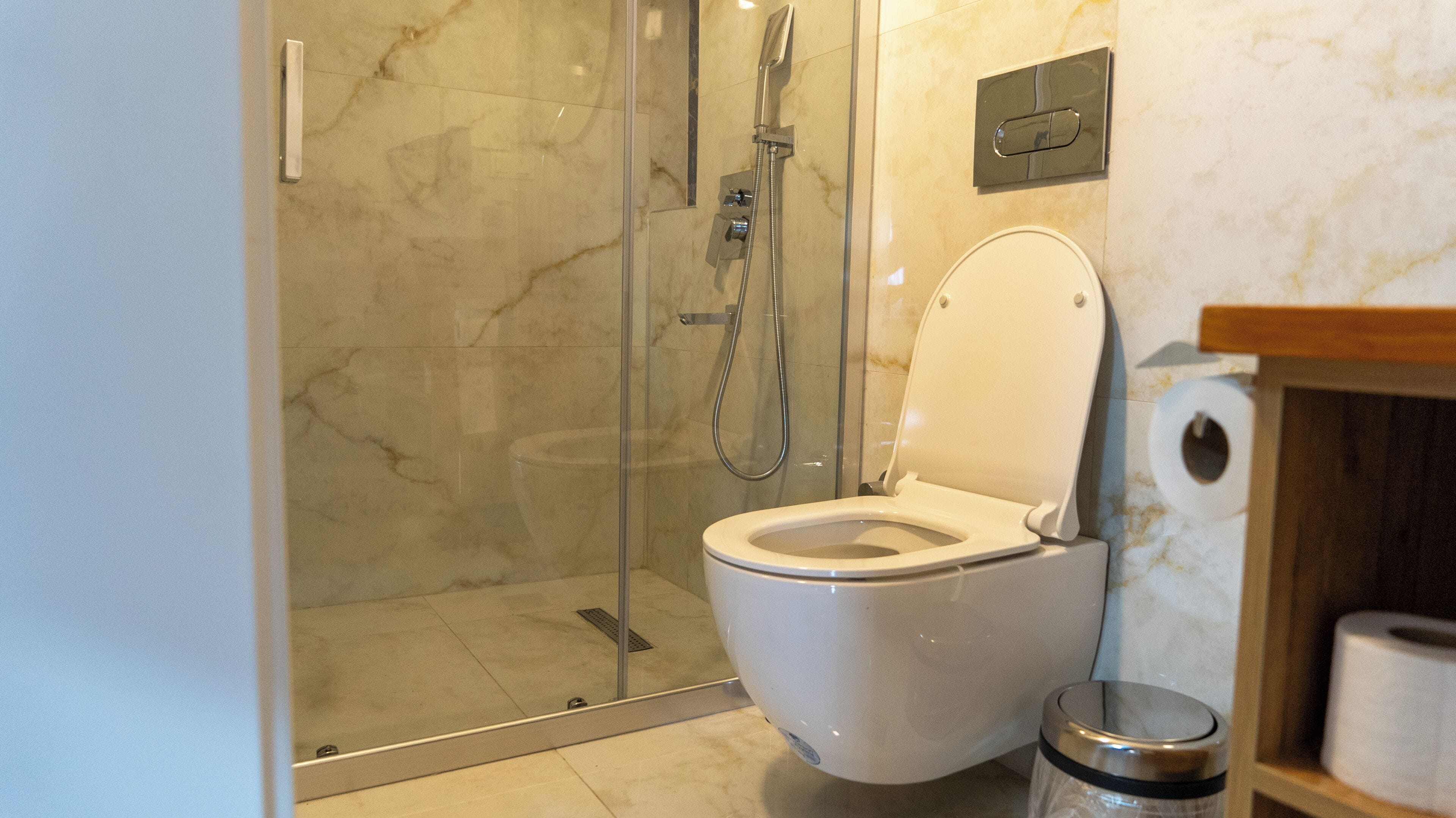 Familienzimmer | Badezimmer | Dusche, Haartrockner, Handtücher, Seife
