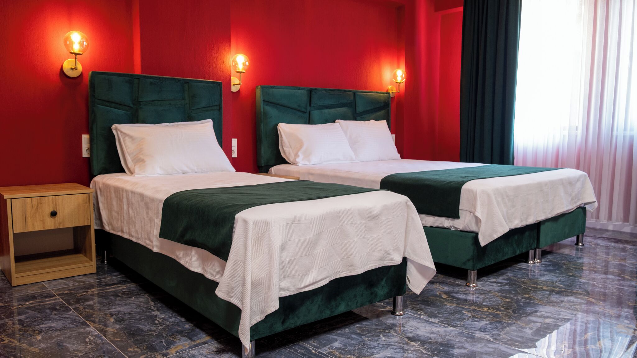 Family Room | Minibar, laptop workspace, WiFi (free), bed sheets