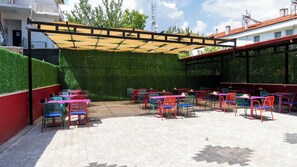 Outdoor dining - Ermet Homes Apart (Muğla)