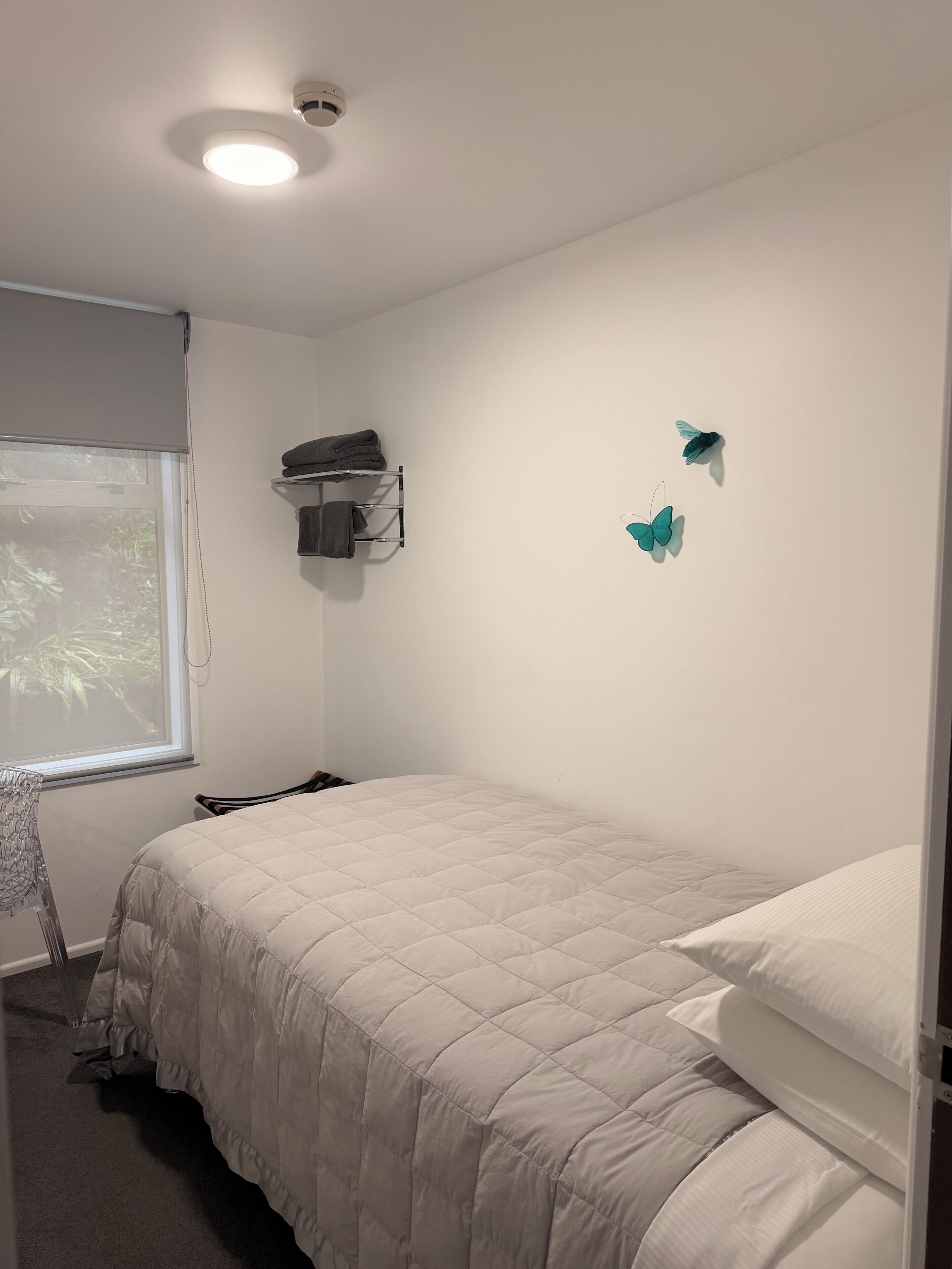 Habitación individual básica | Cortinas blackout, tabla de planchar con plancha y wifi gratis 