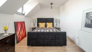 Room - Contemporary 3BDR House in South Woodford (Greater London)