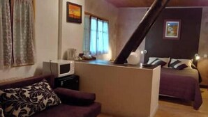 6 bedrooms, iron/ironing board, WiFi, bed sheets - A quiet and spacious country-style group lodging with a pool, (Ubaye-Serre-Ponçon)