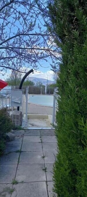 Pool - A quiet and spacious country-style group lodging with a pool, (Ubaye-Serre-Ponçon)