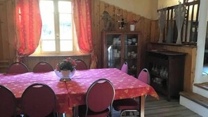 Dining - A quiet and spacious country-style group lodging with a pool, (Ubaye-Serre-Ponçon)