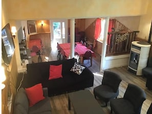 Interior - A quiet and spacious country-style group lodging with a pool, (Ubaye-Serre-Ponçon)