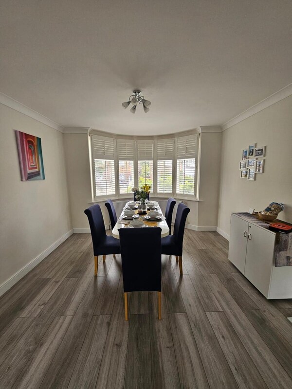 Home -Near Town/lutonairport Sleeps 6/parking/wifi - Luton