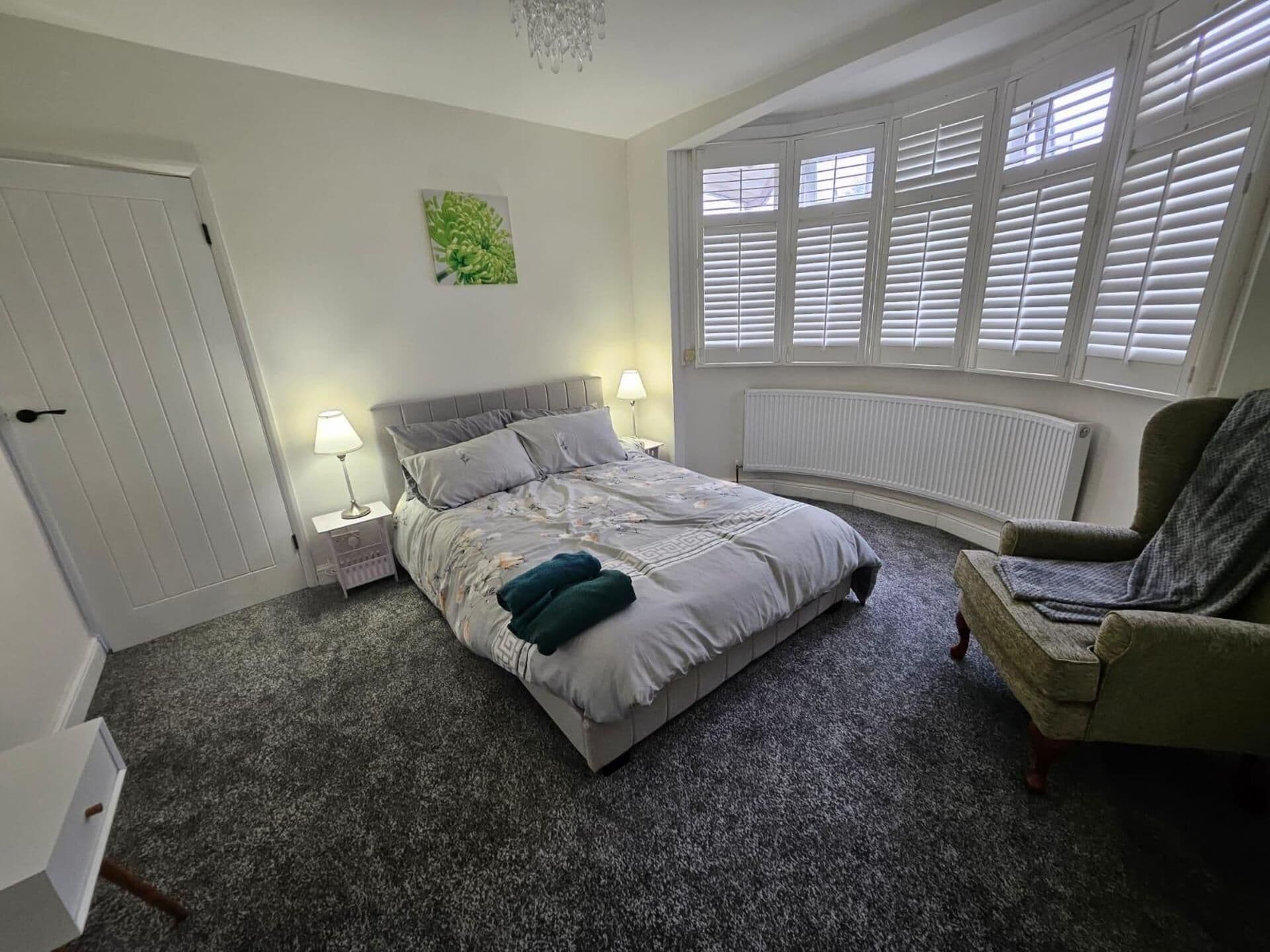 3 bedrooms, iron/ironing board, WiFi (free), bed sheets
