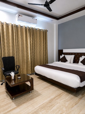 Desk, free WiFi - HOTEL K11 (haldwani)