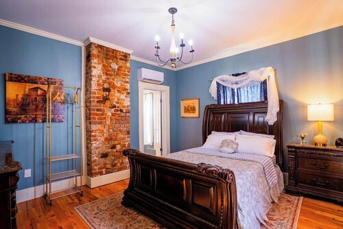 Downtown Maryville Luxury Room  Private Ensuite