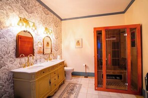 Bathroom - Downtown Maryville Luxury Room  Private Ensuite (Maryville)