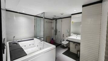 Luxury Double Room | Bathroom | Separate tub and shower, hair dryer, towels, soap