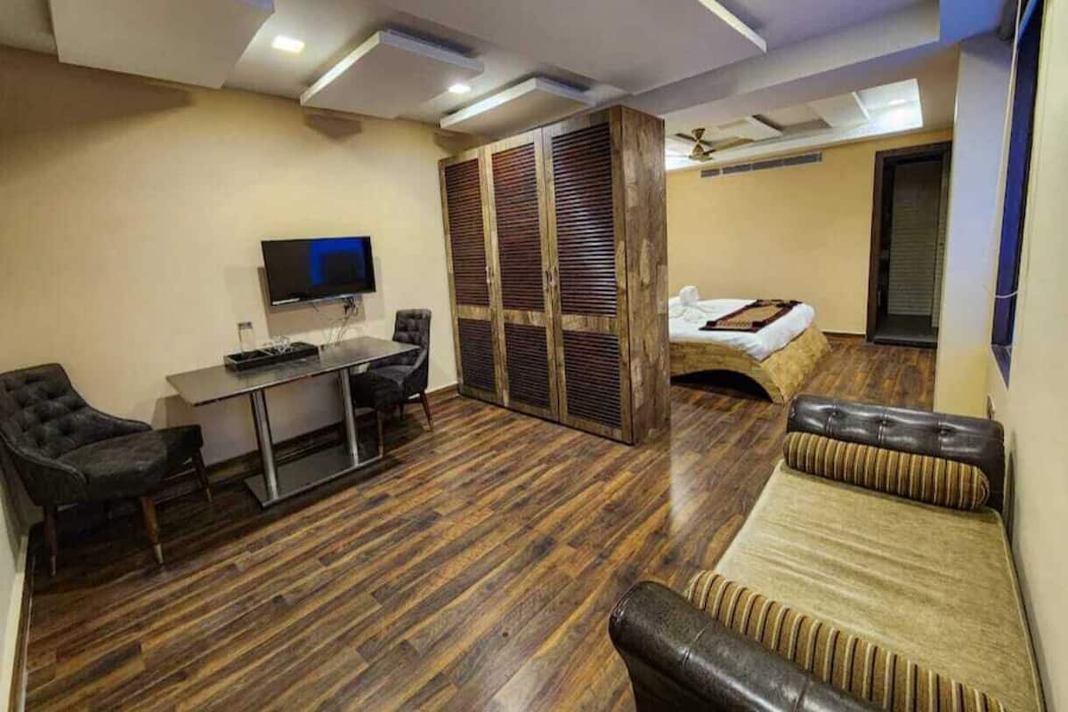 Espacio para trabajar con laptop y wifi gratis 