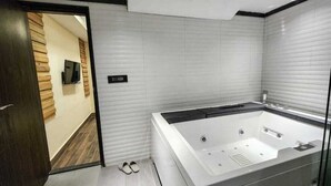 Luxury Double Room | Interior - Arcadian Hotel by Gypsy group  (Gangtok)