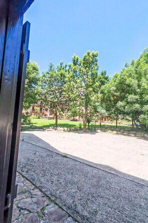 A paved area with trees and a building in the background. - Herbasabina 2 con piscina by Interhome (Taüll)
