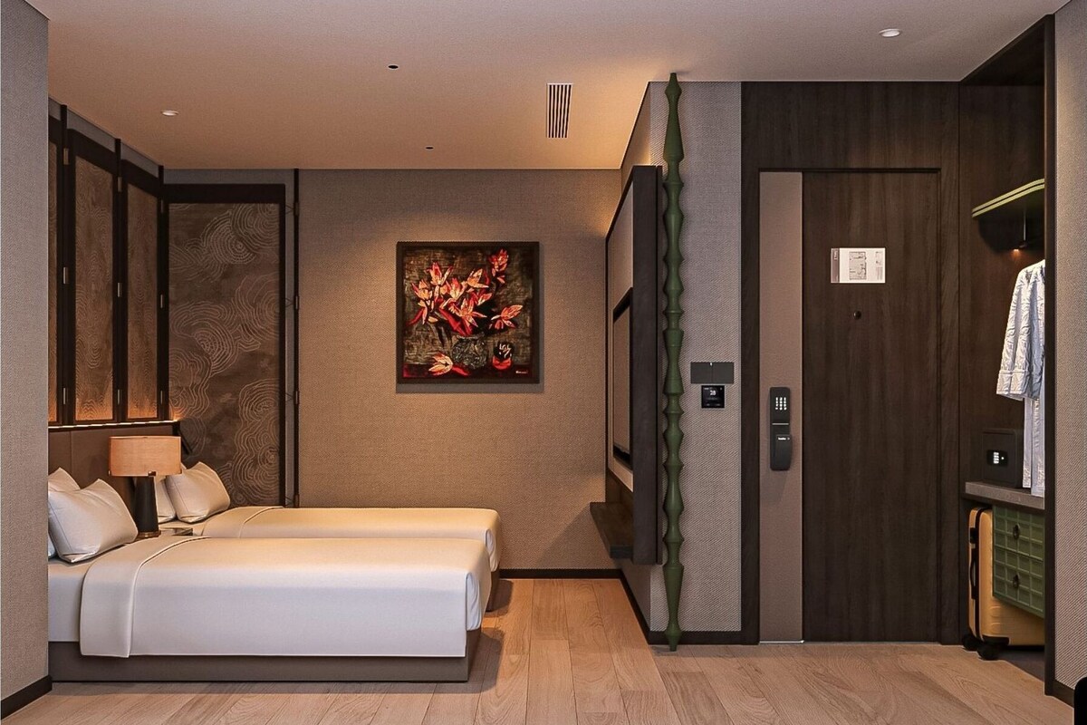 Deluxe Double or Twin Room, City View | Premium bedding, down comforters, minibar, in-room safe