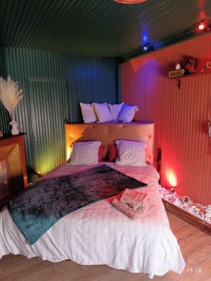 WiFi, bed sheets - Hébergement atypique + SPA et SAUNA privatif (Nesmy)
