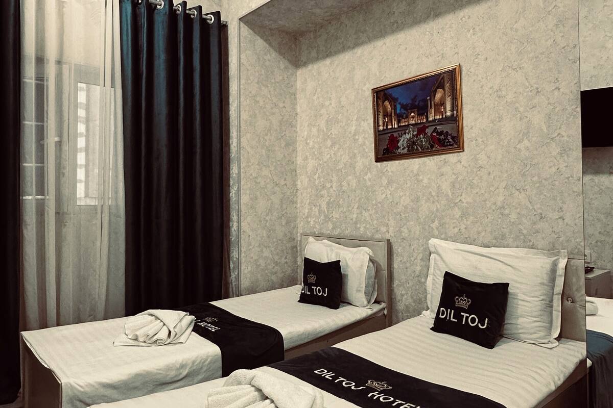 Habitación clásica con 2 camas individuales | Escritorio, espacio para trabajar con laptop y wifi gratis