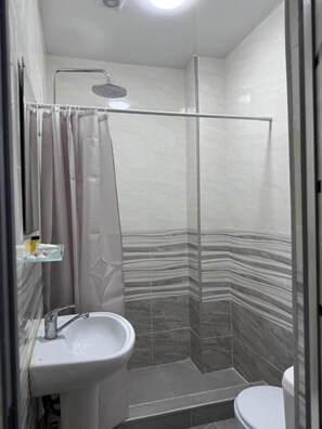Bathroom - Dil Toj Hotel (Tashkent)