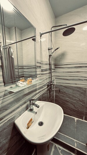 Bathroom - Dil Toj Hotel (Tashkent)