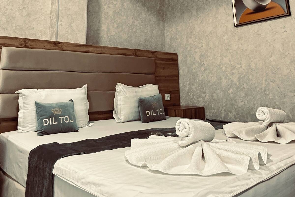 Habitación doble Deluxe, vista a la ciudad | Escritorio, espacio para trabajar con laptop y wifi gratis