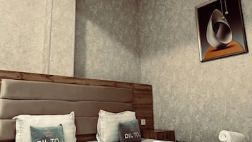Habitación Deluxe doble, vistas a la ciudad | Escritorio, espacio para trabajar con un portátil, wifi gratis
