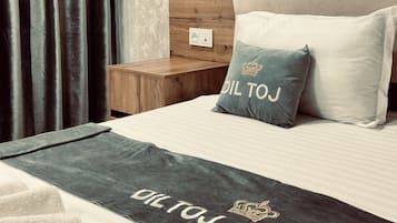 Habitación doble Deluxe, vista a la ciudad | Escritorio, espacio para trabajar con laptop y wifi gratis